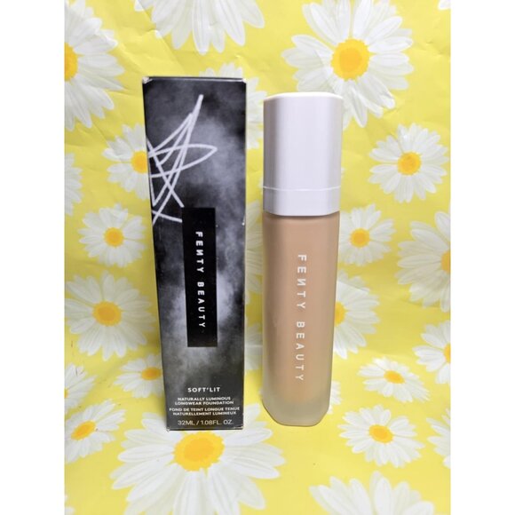 FENTY  Soft'Lit Naturally Luminous Hydrating Longwear Foundation #250 1.08 fl oz - Picture 1 of 6